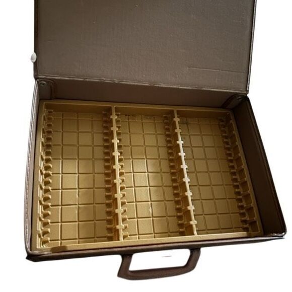 Vintage 30 Cassette Tape Carrying Case - Picture 6 of 6